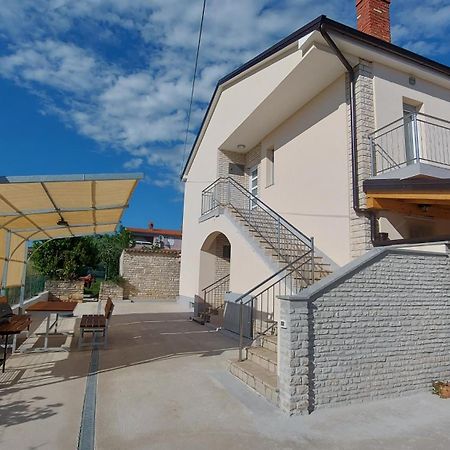Family Apartment Cathy Galižana エクステリア 写真