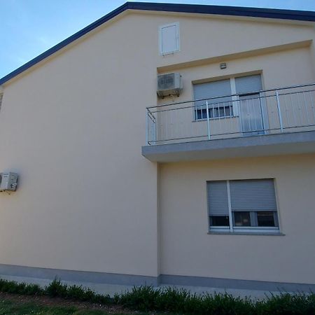 Family Apartment Cathy Galižana エクステリア 写真