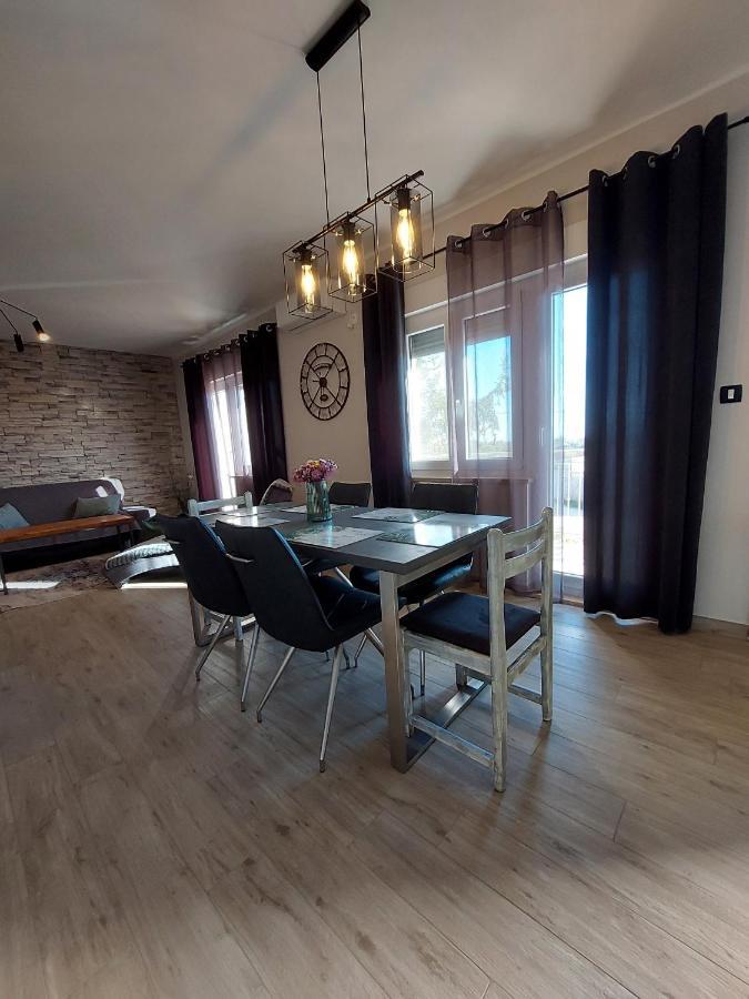 Family Apartment Cathy Galižana エクステリア 写真