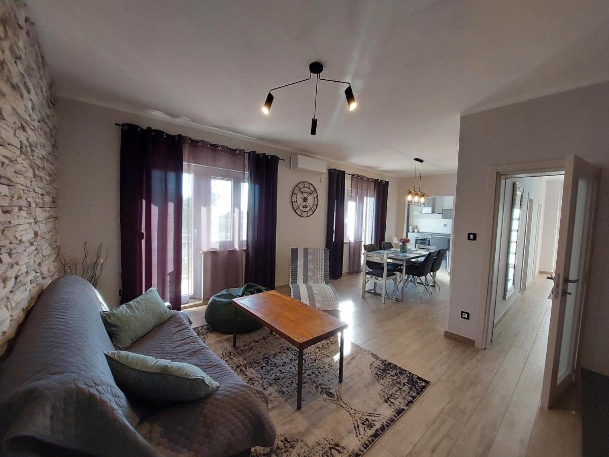 Family Apartment Cathy Galižana エクステリア 写真