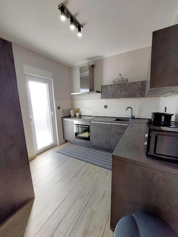 Family Apartment Cathy Galižana エクステリア 写真