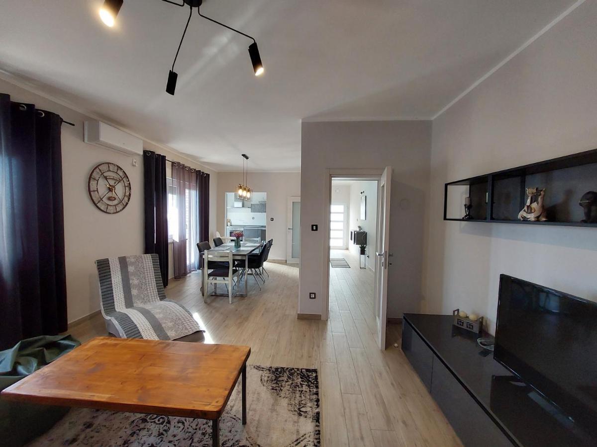 Family Apartment Cathy Galižana エクステリア 写真