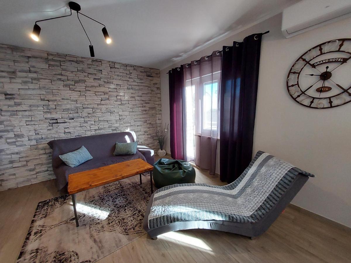 Family Apartment Cathy Galižana エクステリア 写真