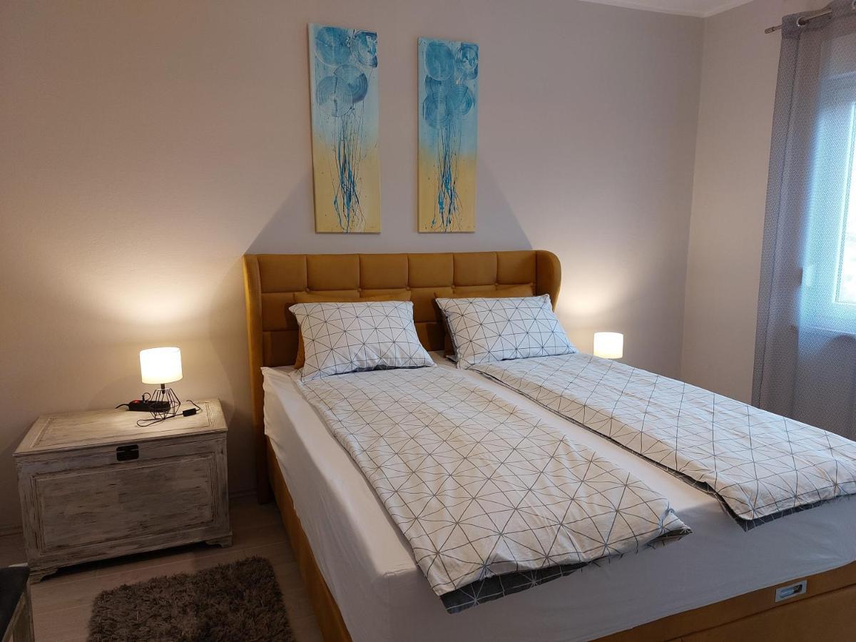 Family Apartment Cathy Galižana エクステリア 写真